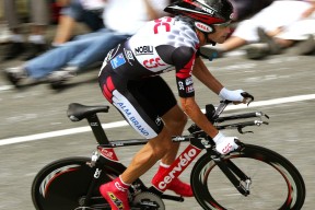 爱游戏登录入口-全民健身事业为加快建设体育强国、健康中国增添动能，为中华民族伟大复兴提供坚实健康基础和强大精神力量