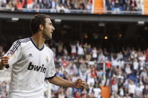 AIYOUXI.COM-赛场再起风云，女足比赛瞬间惊艳亮相，女足比赛视频完整版