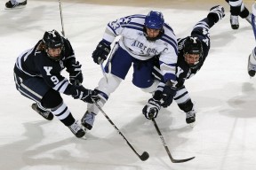 爱游戏在线登录入口-职业联赛加强数据分析支持战术决策和球员表现，联赛特性及大数据精细汇总