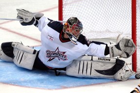 AYX GAME-黄蜂防守端表现不俗多次造成对方失误，黄蜂控卫