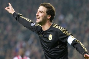 爱游戏 电竞-《电竞行业人才需求激增：从培训到职业路径全解析》，电竞人才的发展前景