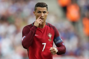 爱游戏官方网站-“青春信仰”青少年篮球公益传递活动在成都持续火热，篮球公益项目