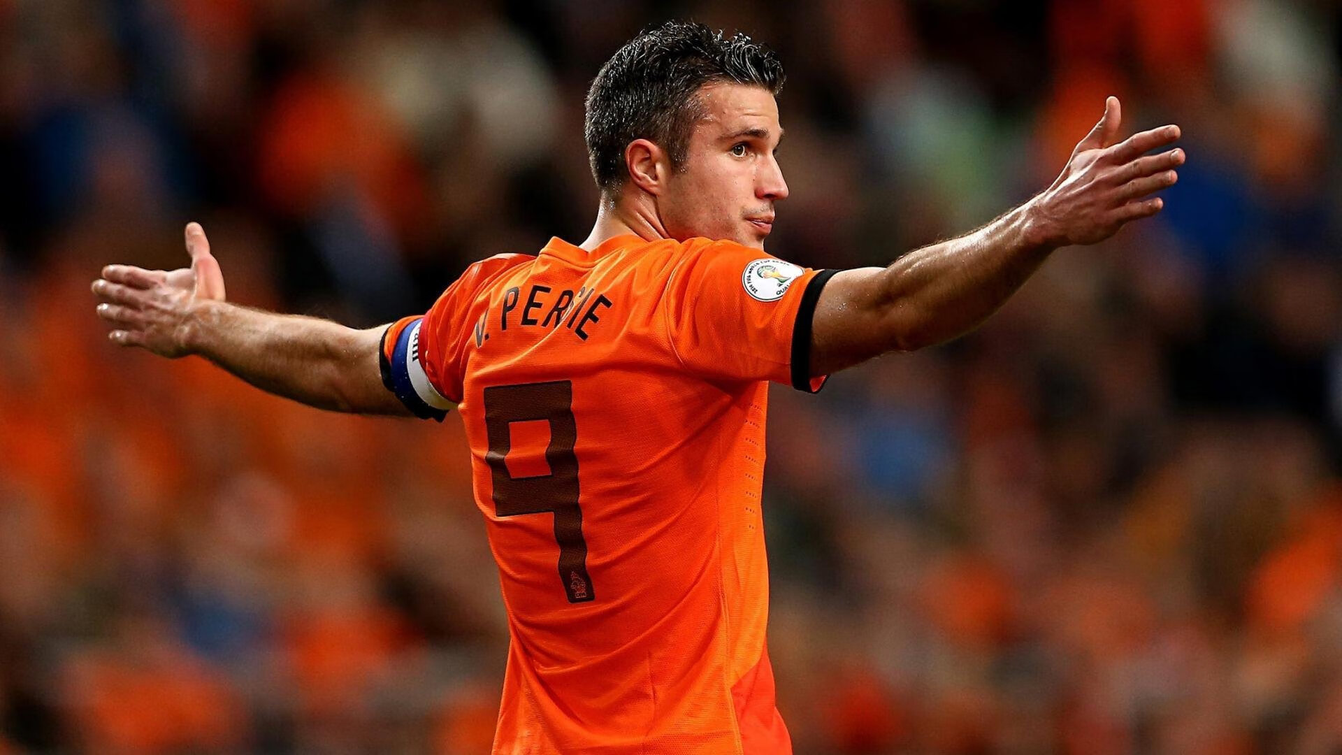 以“体育+文化+旅游”为核心的新型体育产业链日益成熟，体育旅游带动的行业