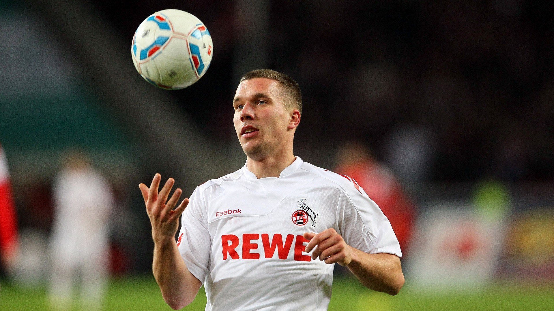 赛场外：粉丝文化与粉丝互动新潮流，赛场啥意思